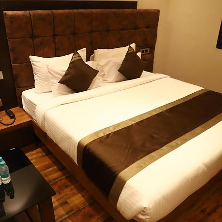 Hotel Emperio Grand 勒克瑙 外观 照片