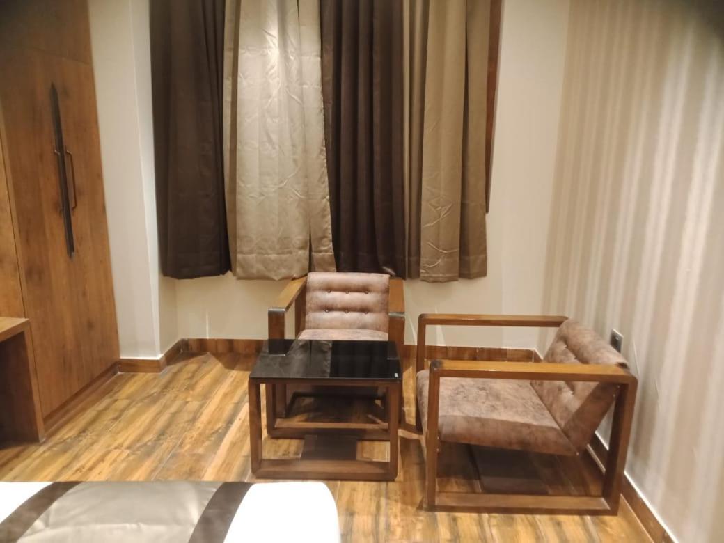 Hotel Emperio Grand 勒克瑙 外观 照片