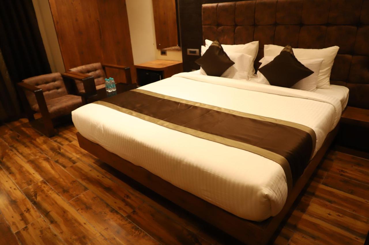 Hotel Emperio Grand 勒克瑙 外观 照片