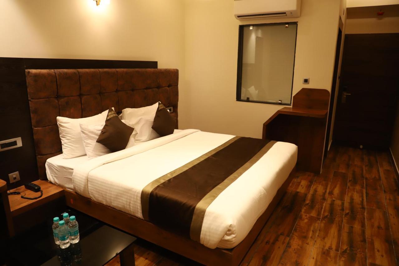 Hotel Emperio Grand 勒克瑙 外观 照片