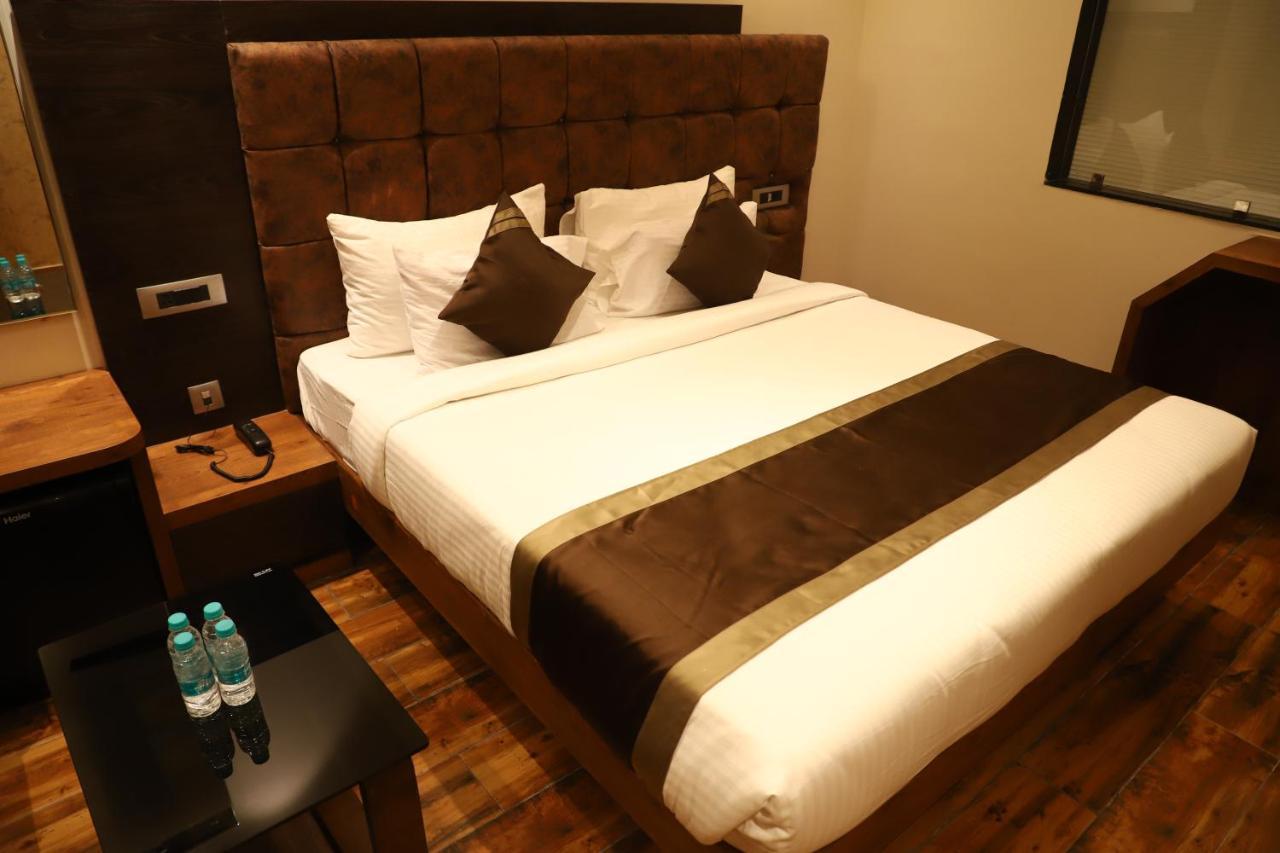 Hotel Emperio Grand 勒克瑙 外观 照片