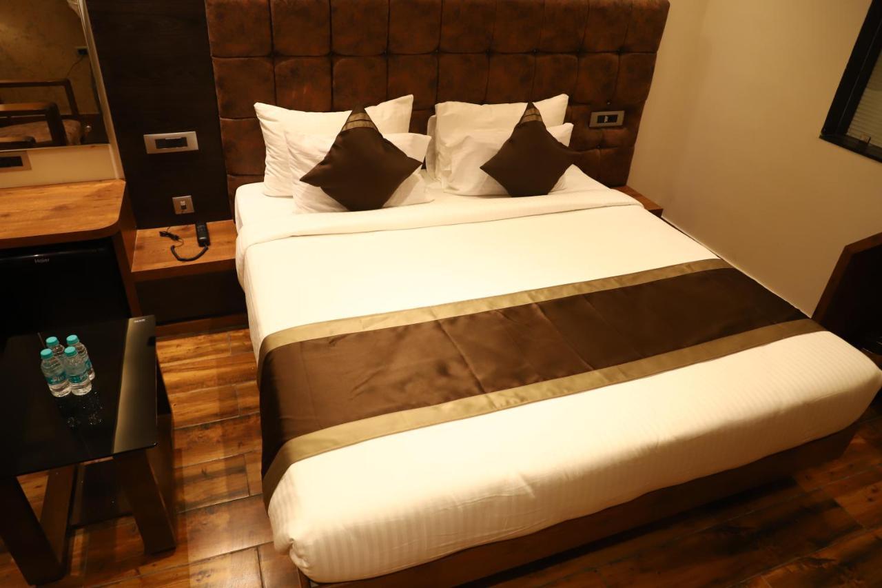 Hotel Emperio Grand 勒克瑙 外观 照片