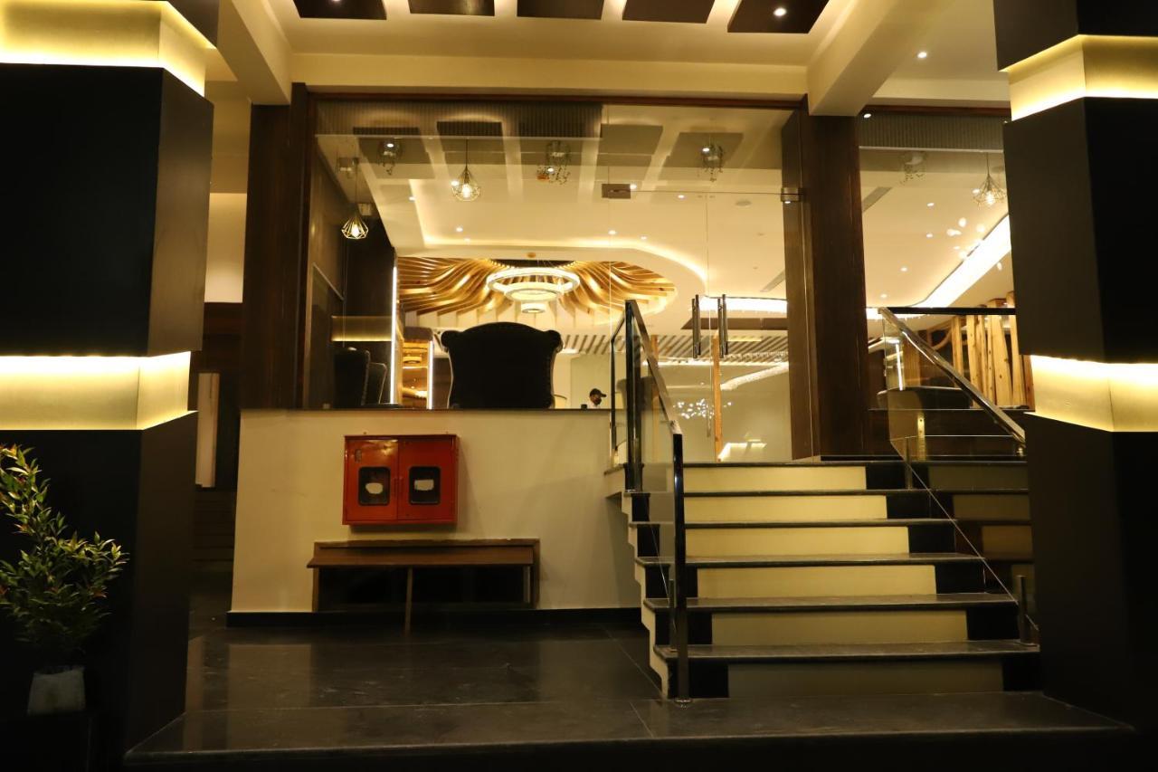 Hotel Emperio Grand 勒克瑙 外观 照片