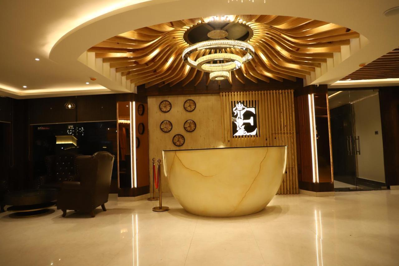 Hotel Emperio Grand 勒克瑙 外观 照片